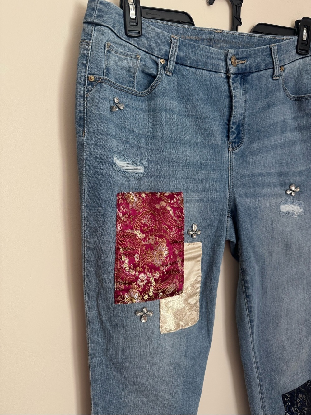 Chico’s So Slimming Girlfriend Slim Leg Ankle Jeans 12 2R Patchwork Embellished - Picture 3 of 9